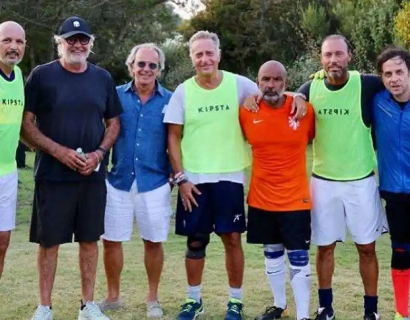 flavio briatore con mihailovic, della valle, bonolis, marcolin e parpiglia a ferragosto 