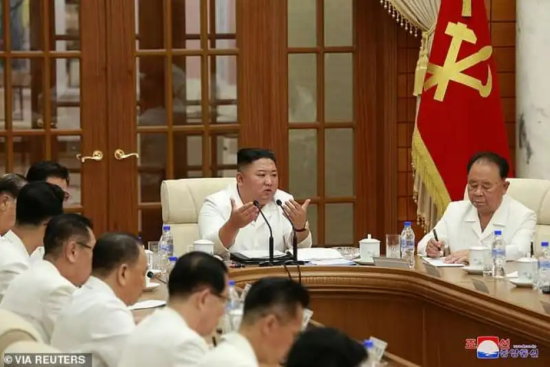 kim jong un presiede il politburo nord coreano  1