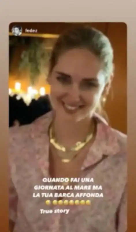 la barca di chiara ferragni si rompe e l'influencer torna in gommone 10