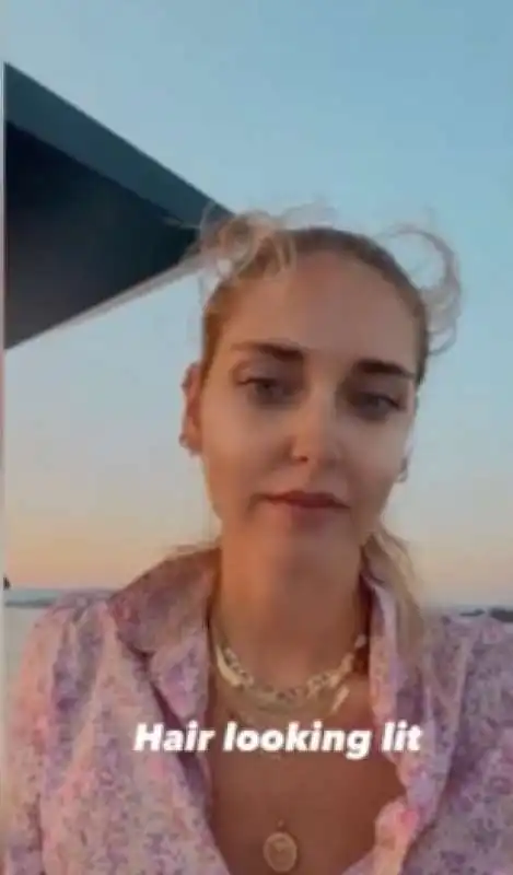 la barca di chiara ferragni si rompe e l'influencer torna in gommone 12