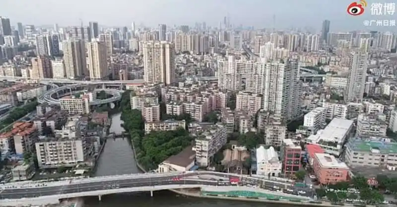 la casa incastonata nel ponte in cina 3