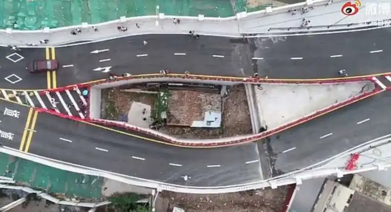 la casa incastonata nel ponte in cina 6