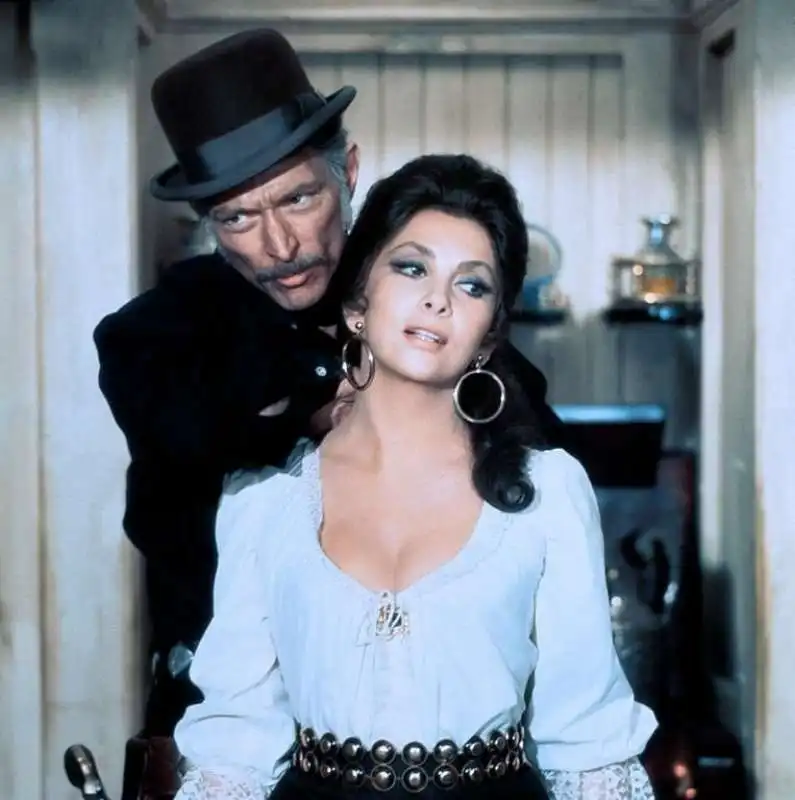 lee van cleef gina lollobrigida   e continuavano a fregarsi il milione di dollari 2