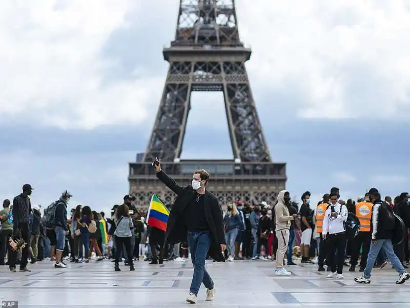 manifestazione anti mascherine parigi 