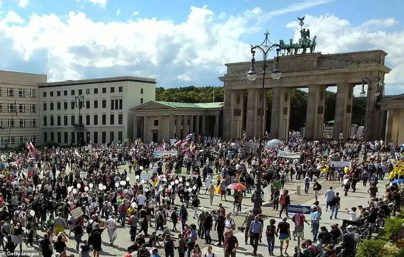 manifestazione negazionisti coronavirus berlino – 29 agosto 2020 1