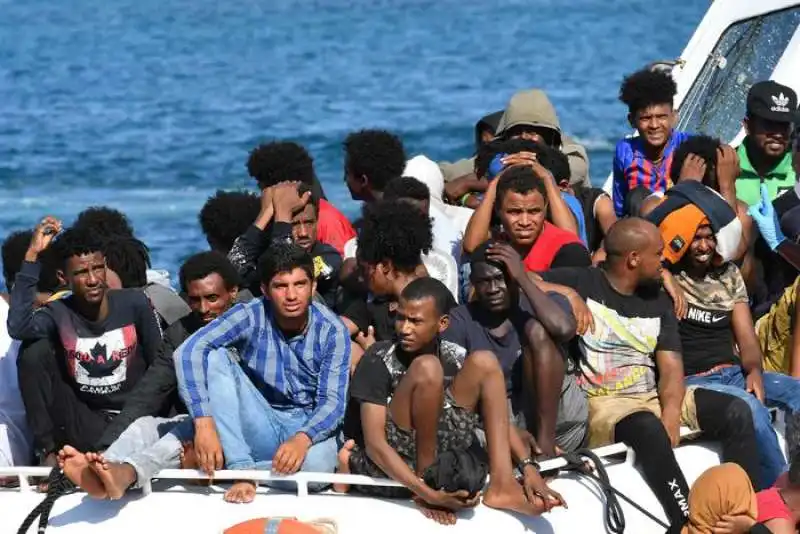 migranti a lampedusa 2