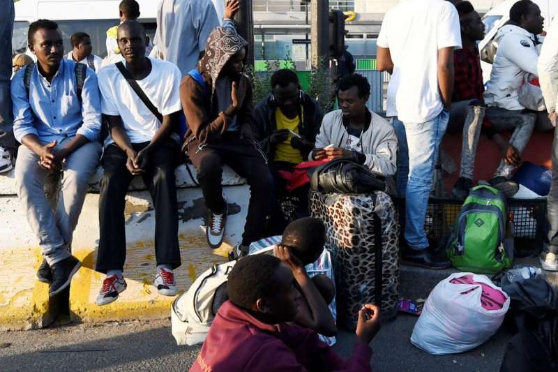 migranti a pozzallo