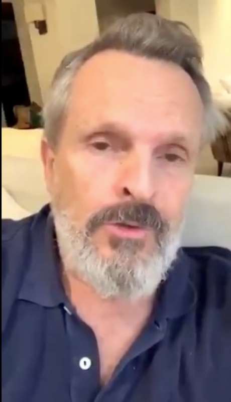 miguel bose' inneggia alla resistenza contro mascherine e misure anti virus 3