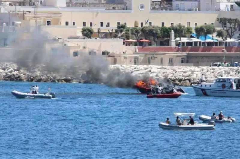 motoscafo esploso a ponza 14