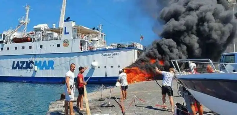 motoscafo esploso a ponza 4