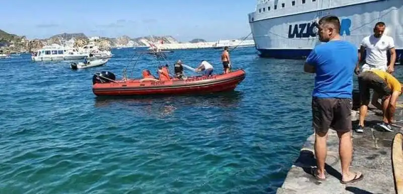 motoscafo esploso a ponza 5