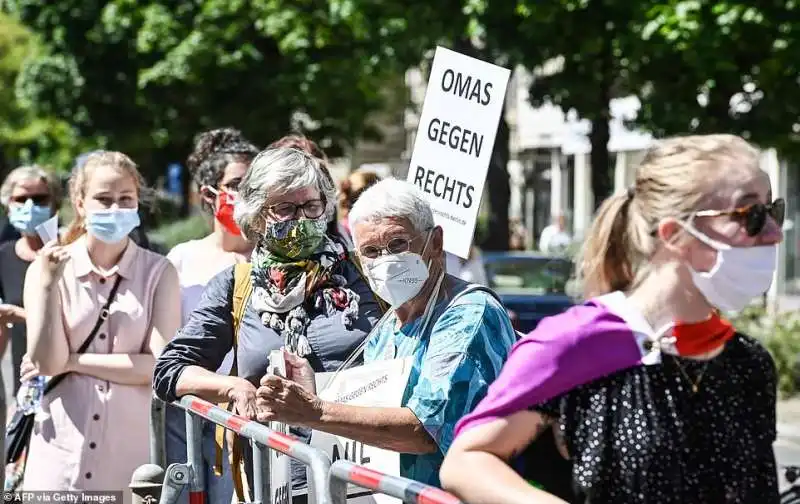 negazionisti del coronavirus a berlino 10