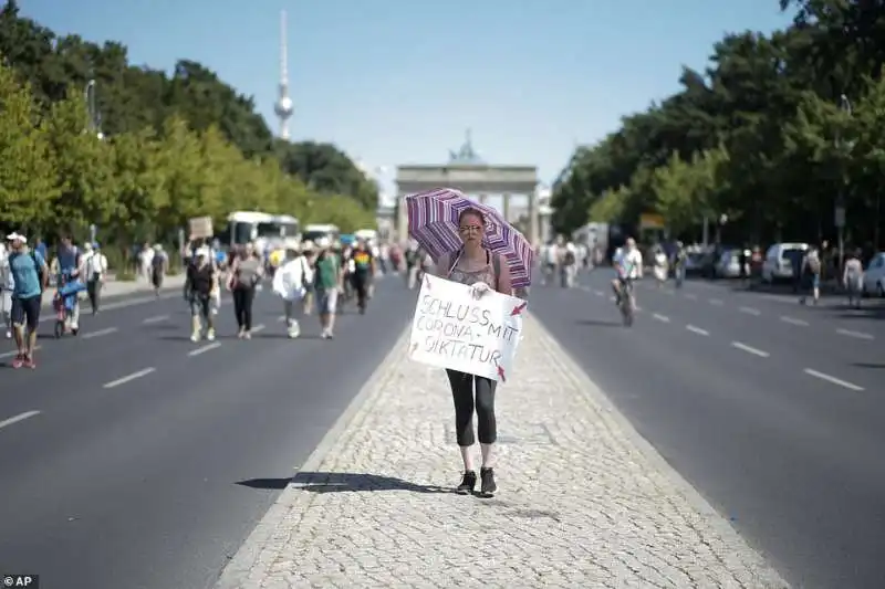 negazionisti del coronavirus a berlino 13