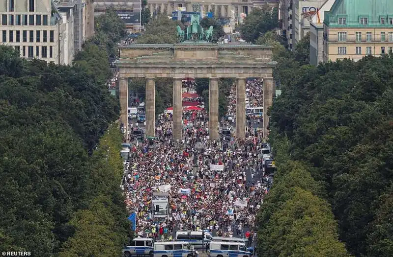 negazionisti del coronavirus a berlino 2