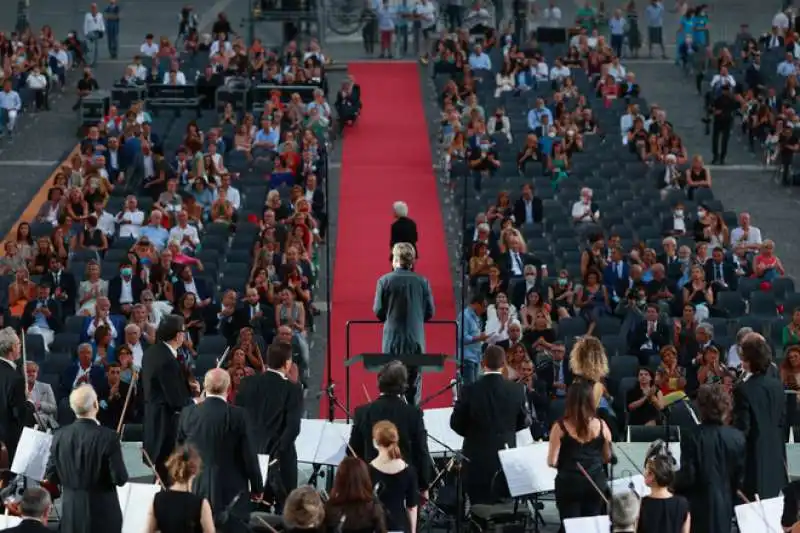 Piazza del Plebiscito - Teatro San Carlo