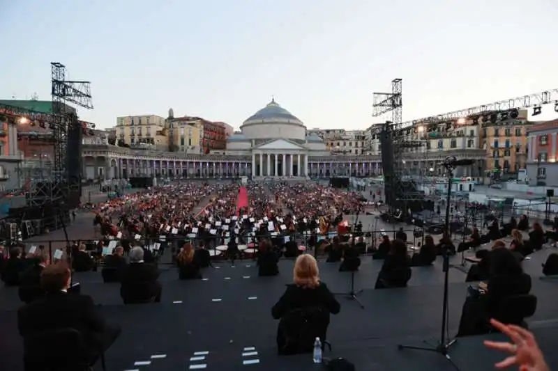 Piazza del Plebiscito - Teatro San Carlo