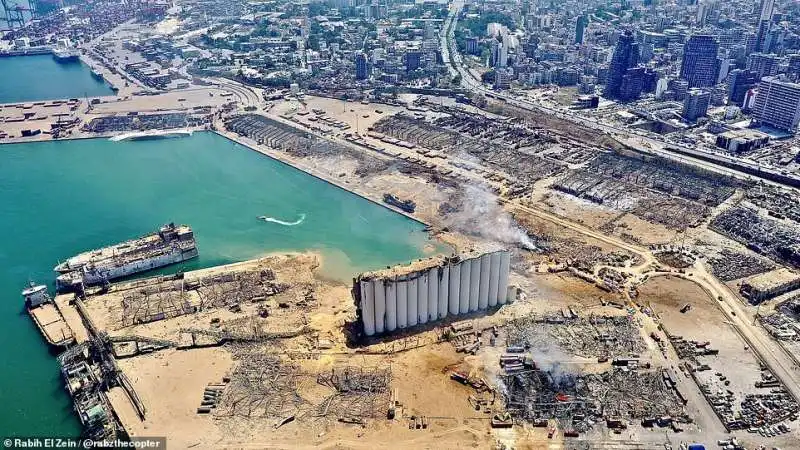 porto di beirut dopo l'esplosione 