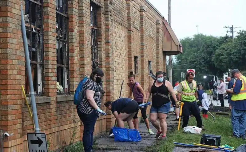 proteste e disordini a kenosha per jacob blake 16