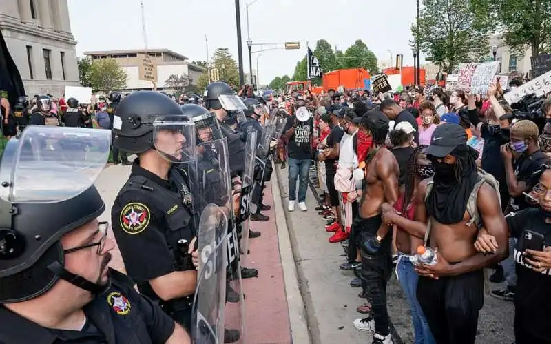 proteste e disordini a kenosha per jacob blake 3