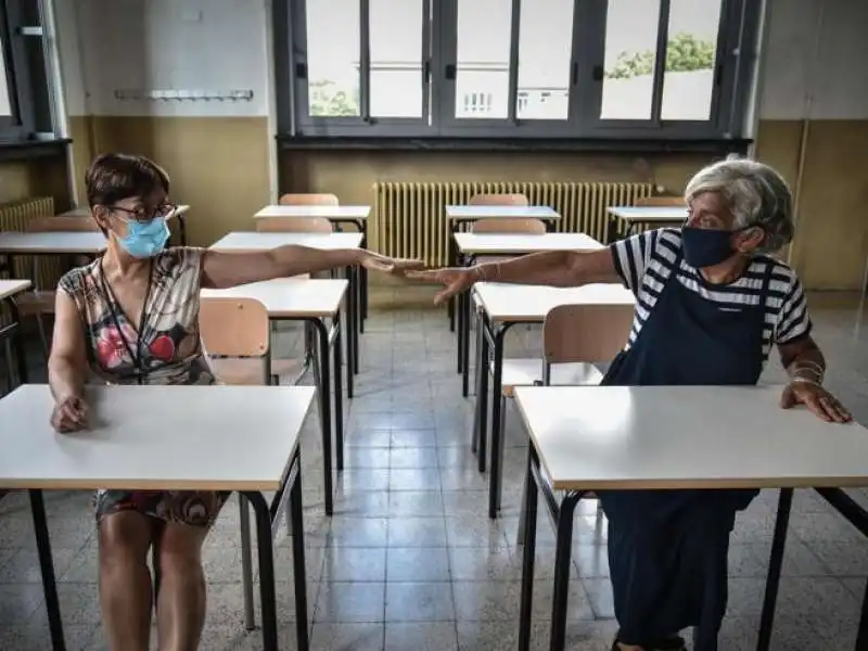 PROVE DI DISTANZIAMENTO A SCUOLA IN VISTA DELLA RIAPERTURA