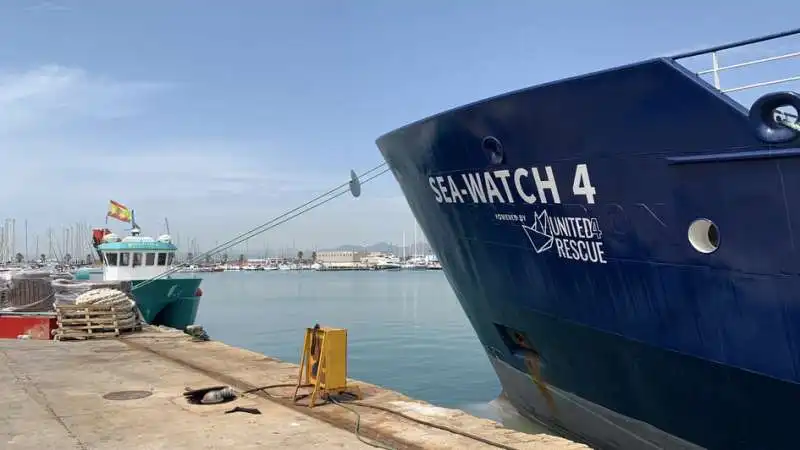 sea watch 4 9