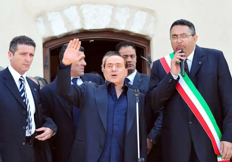 silvio berlusconi a lampedusa 