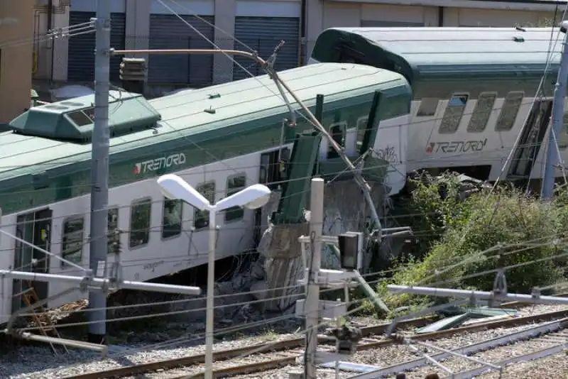 treno deraglia a carnate 13