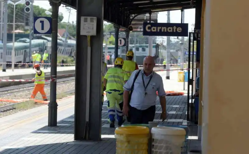 treno deraglia a carnate 6