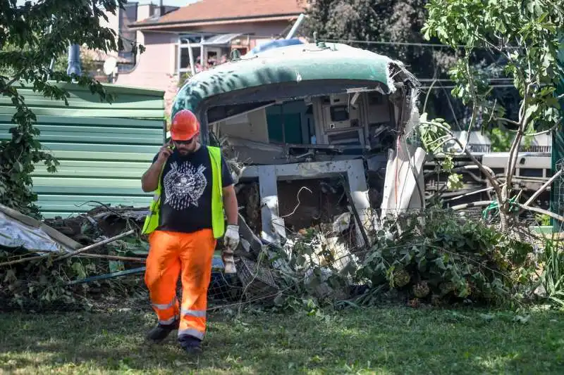 treno trenord deraglia a carnate in brianza 1