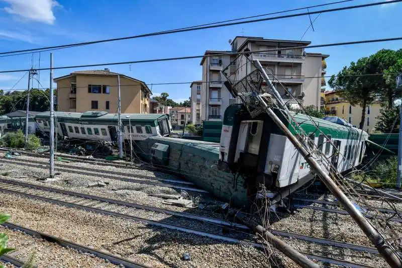 treno trenord deraglia a carnate in brianza