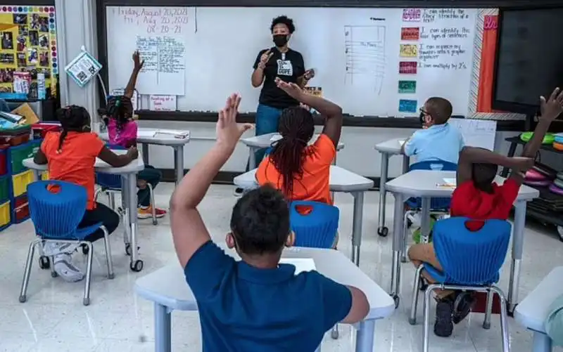 a scuola con la mascherina negli stati uniti