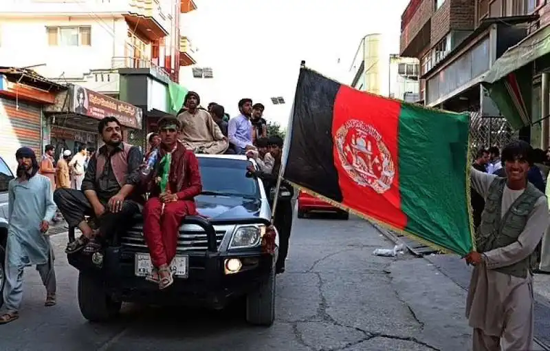 afghanistan   nazionalisti in piazza contro i talebani