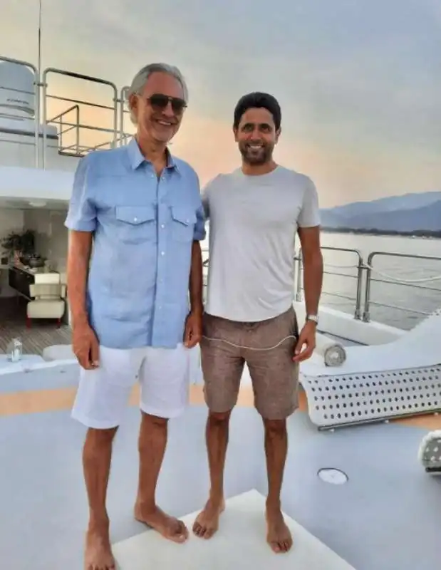 andrea bocelli sullo yacht di riccardo silva con il presidente del psg nasser al khelaifi