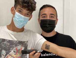 andrea colonnetta il ragazzo che si e' tatuato il green pass