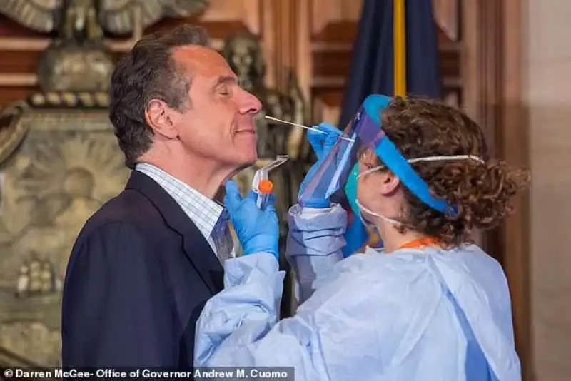 andrew cuomo si fa il tampone