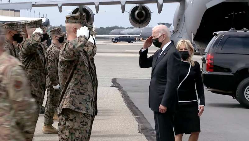 biden a dover per il rientro delle salme dei soldati da kabul 8