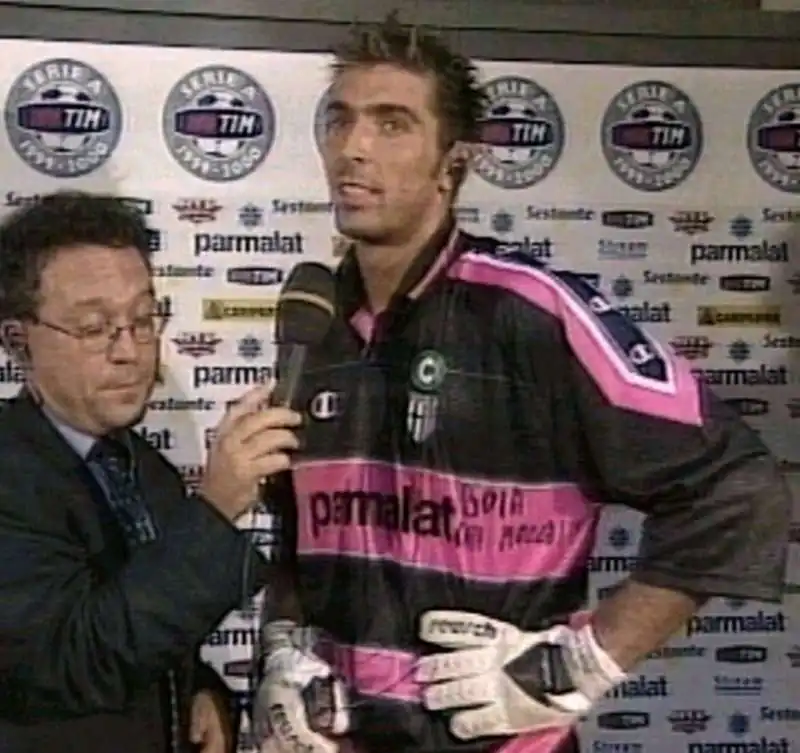 buffon con la scritta boia chi molla