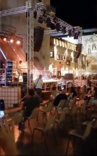 bugo interrompe il concerto ad ascoli piceno 7