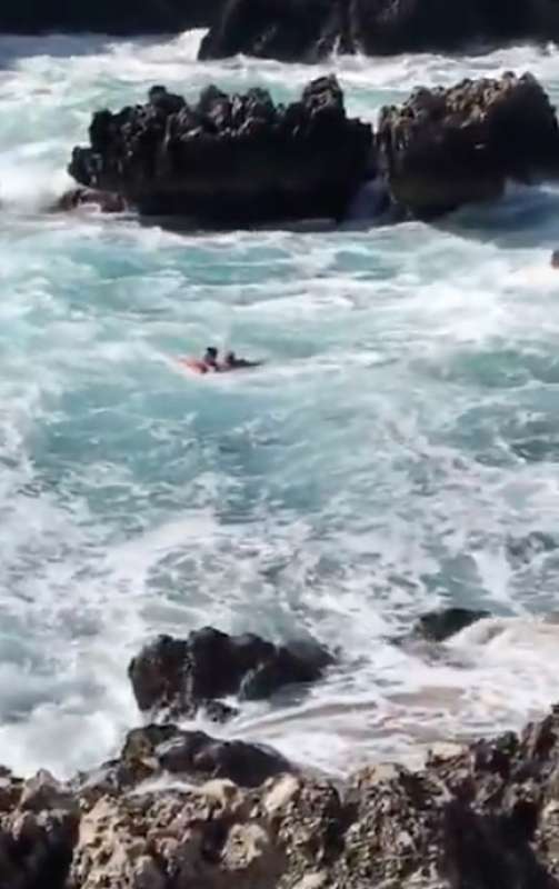 capri i bagnini salvano due presone al lido del faro