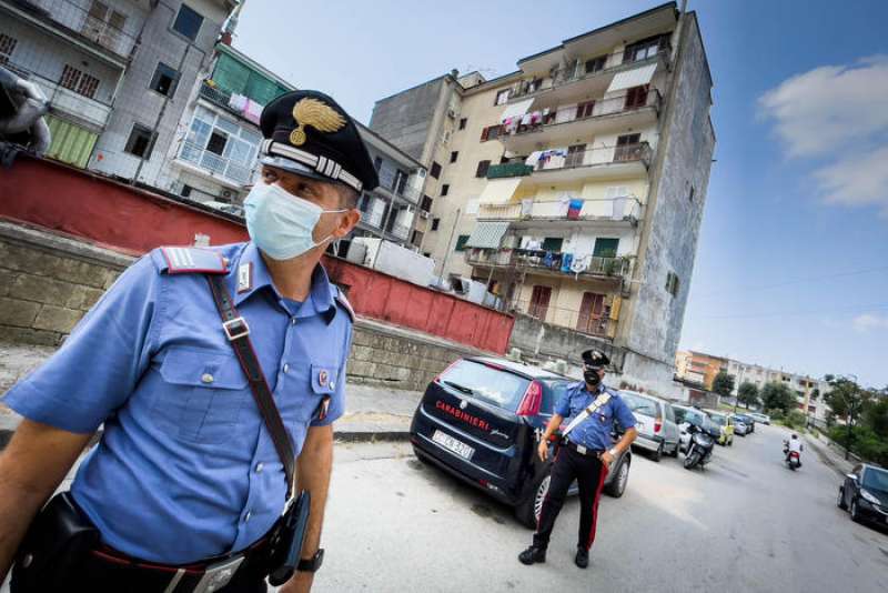 carabinieri sul luogo dell agguato in cui e' morto antonio zarra