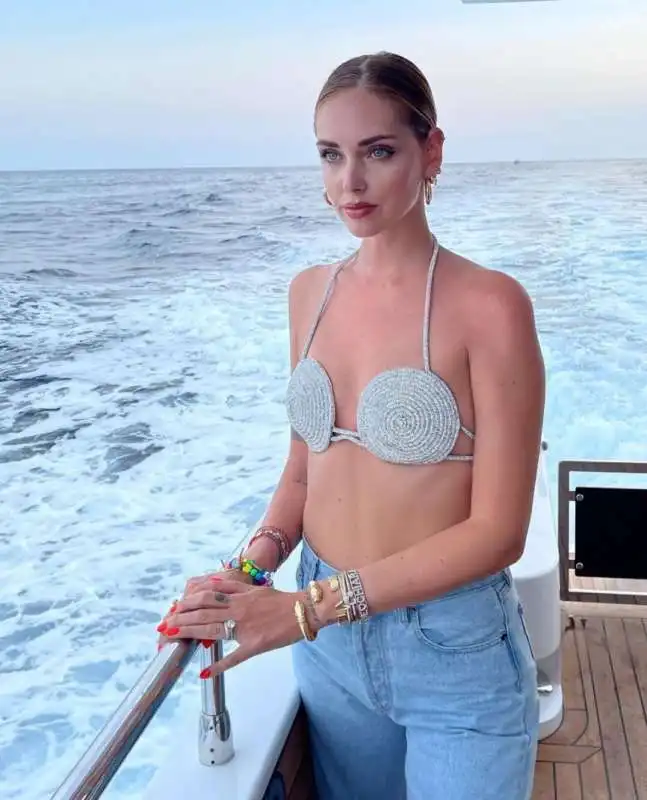 chiara ferragni a capri  1