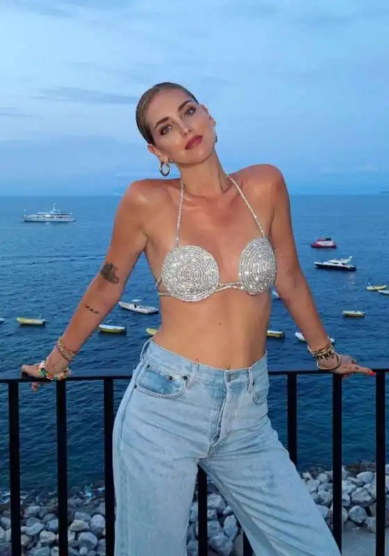 chiara ferragni a capri  2