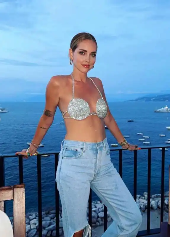 chiara ferragni a capri  3