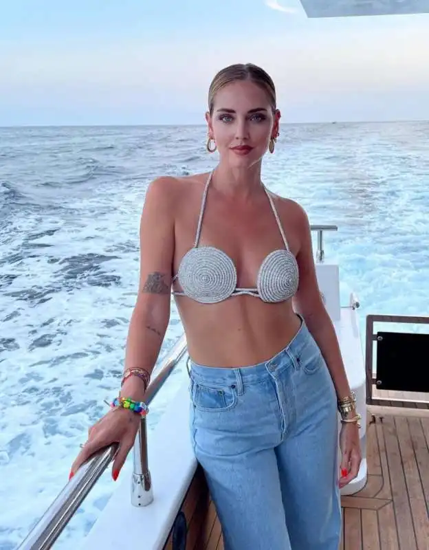 chiara ferragni a capri  4