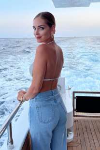 chiara ferragni a capri 5