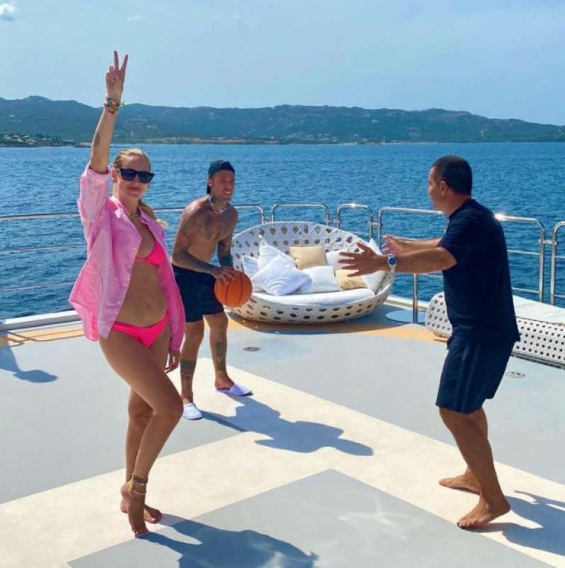 chiara ferragni e fedez sullo yacht di riccardo silva