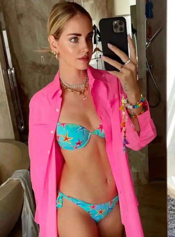 chiara ferragni in vacanza a porto cervo 1