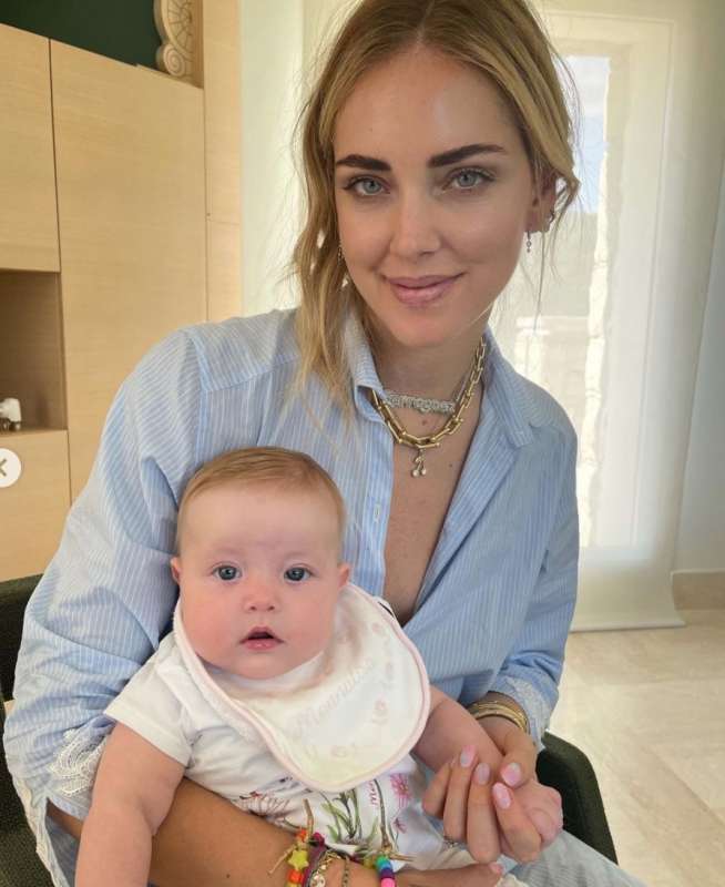 chiara ferragni in vacanza a porto cervo 5