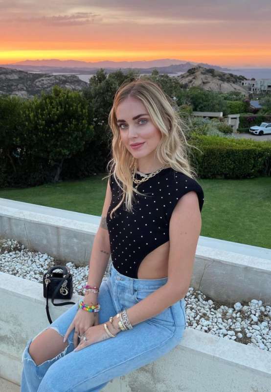 chiara ferragni in vacanza a porto cervo 7