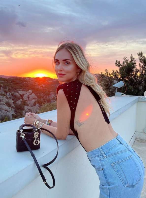 chiara ferragni in vacanza a porto cervo 9